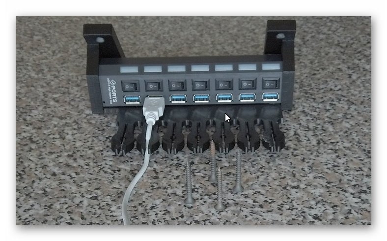 Uchwyt podpodłogowy do 7-portowego koncentratora USB 3.0 Tumao