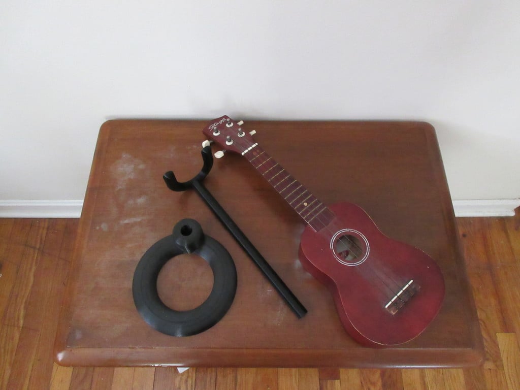 Stojak i podstawka do ukulele sopranowego Stagg