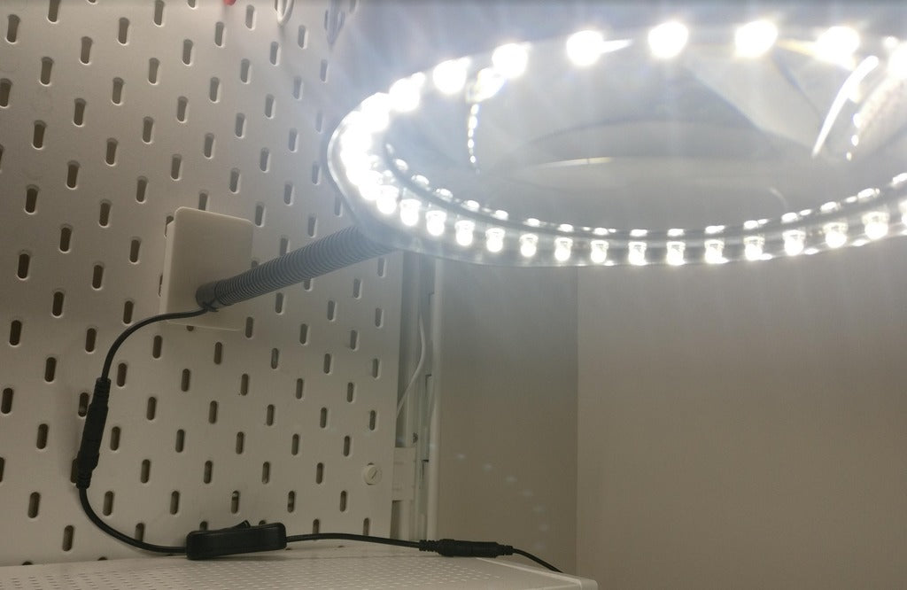 Uchwyt lampy LED z lupą do tablicy perforowanej IKEA Skadis