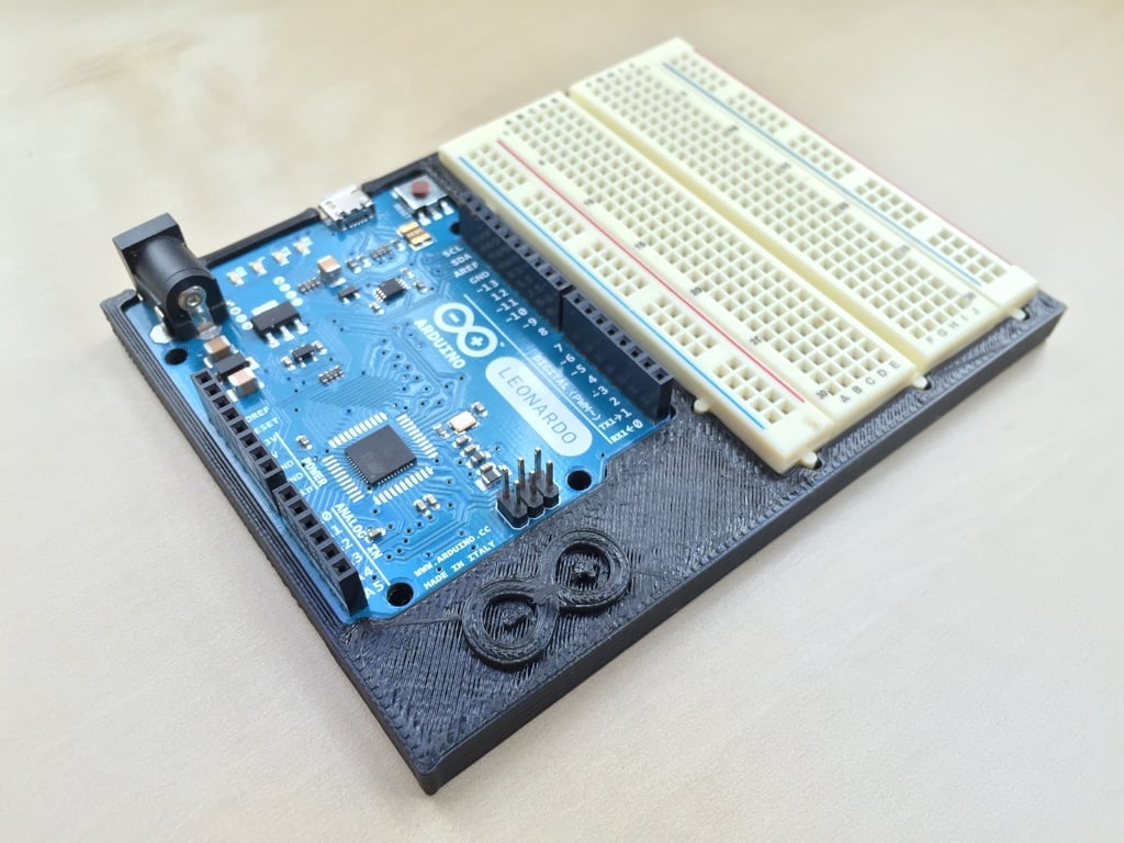 Uchwyt na Arduino Leonardo i półwymiarową płytkę prototypową