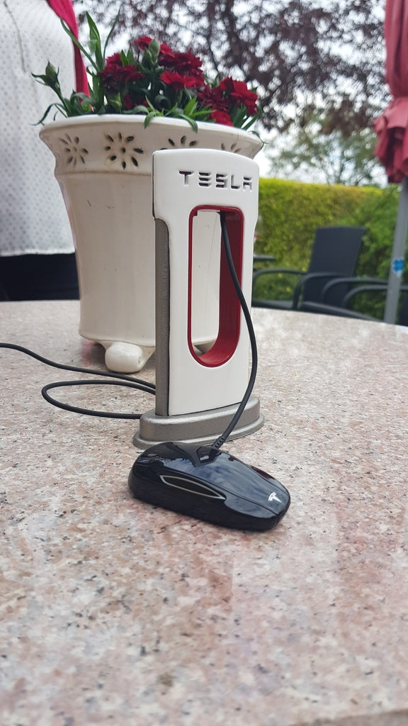 Ładowarka Tesla do telefonów typu USB-C