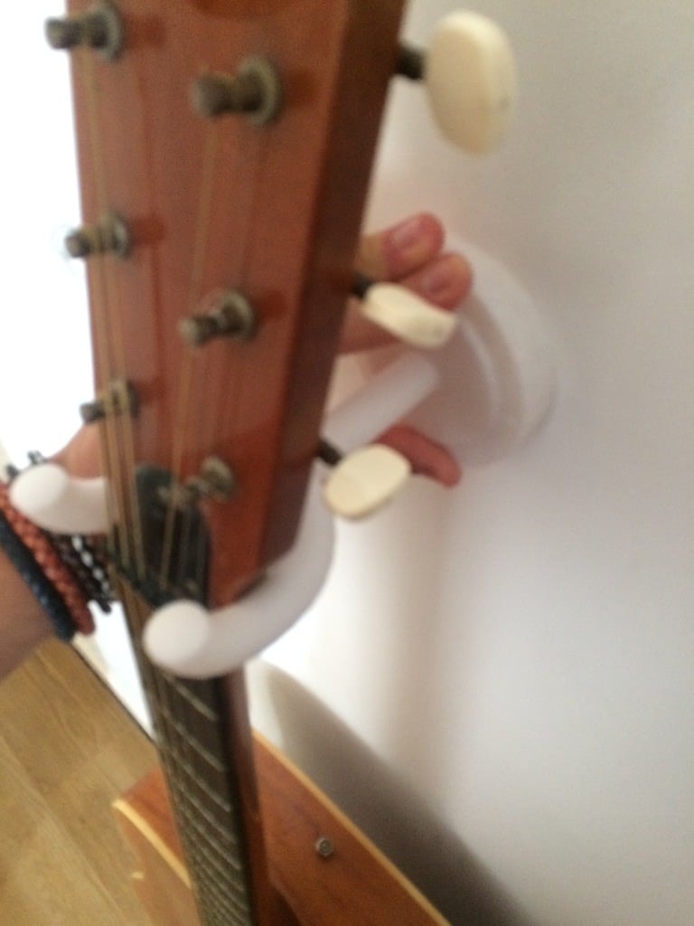 Stojak ścienny na gitarę do druku 3D