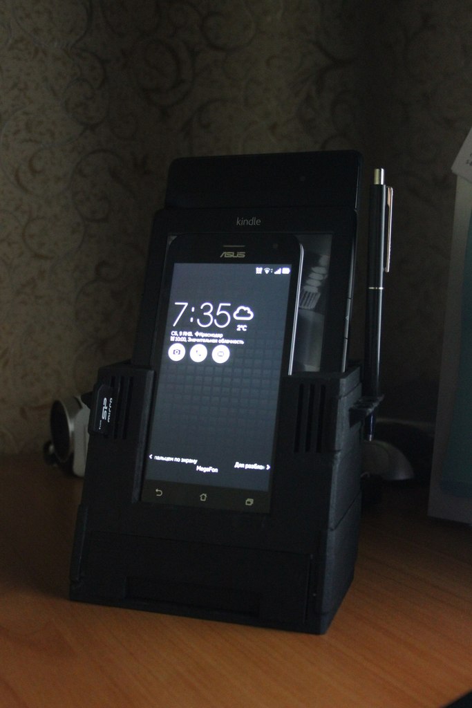 Stacja dokująca do Zenfone 2, Nexusa 7 i Kindle 5 z koncentratorem USB i uchwytem na akcesoria