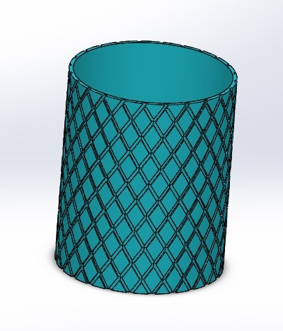 Wielofunkcyjny piórnik/wazon/organizator ze spiralnym grawerem o wymiarach 82x102mm