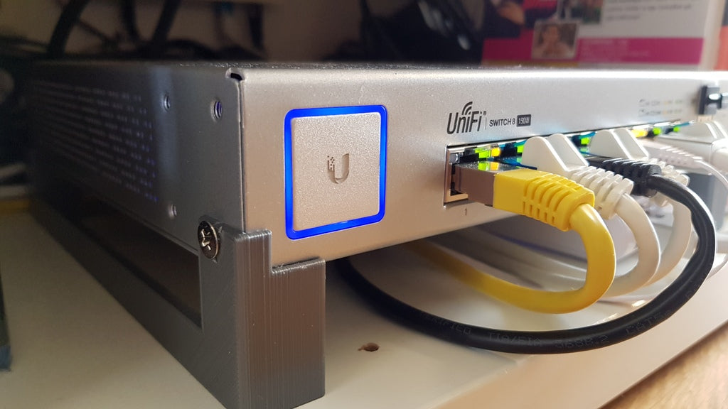 Uchwyt Ubiquiti UniFi Switch 8 150w z miejscem na Cloud Key