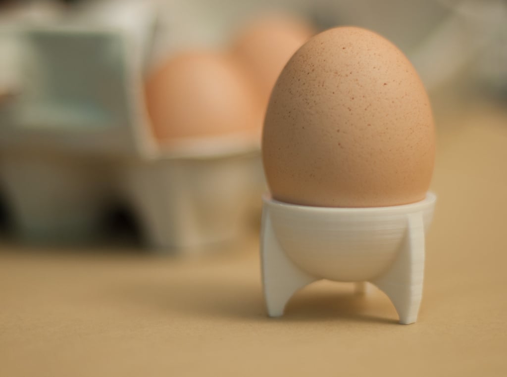 Uchwyt na kieliszki do jajek w kształcie rakiety