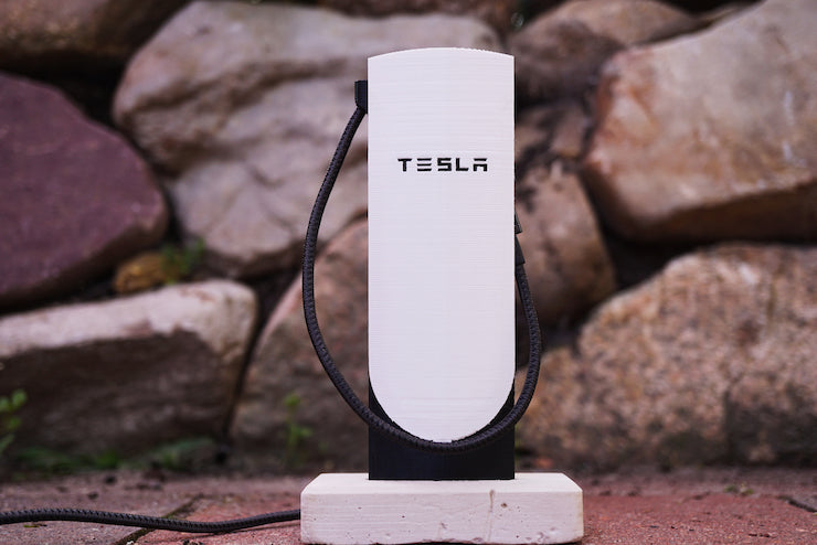 Model ładowarki telefonicznej Tesla V4 Supercharger