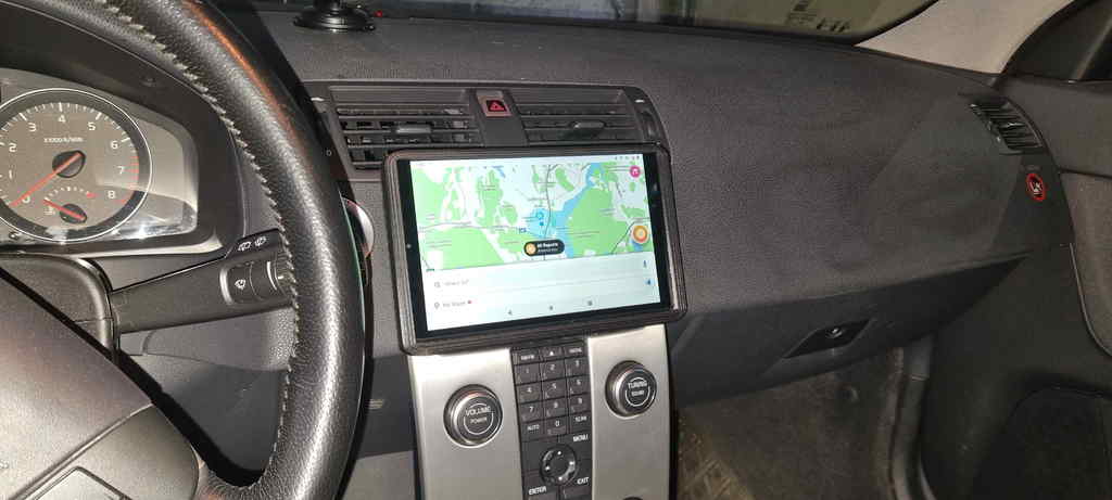 Wymiana wykończenia stereo Volvo V50 z uchwytem na tablet 8&quot;.