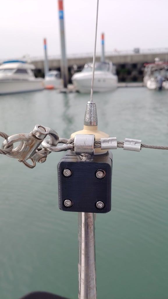 Niskoprofilowy uchwyt anteny VHF do relingów jachtów