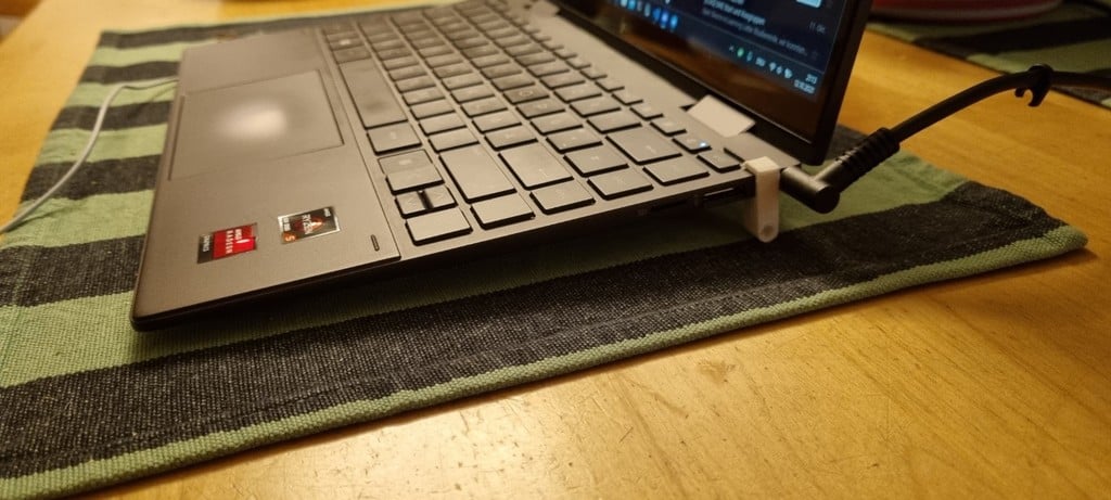 Podstawka pod laptopa HP Envy x360 z efektem chłodzenia