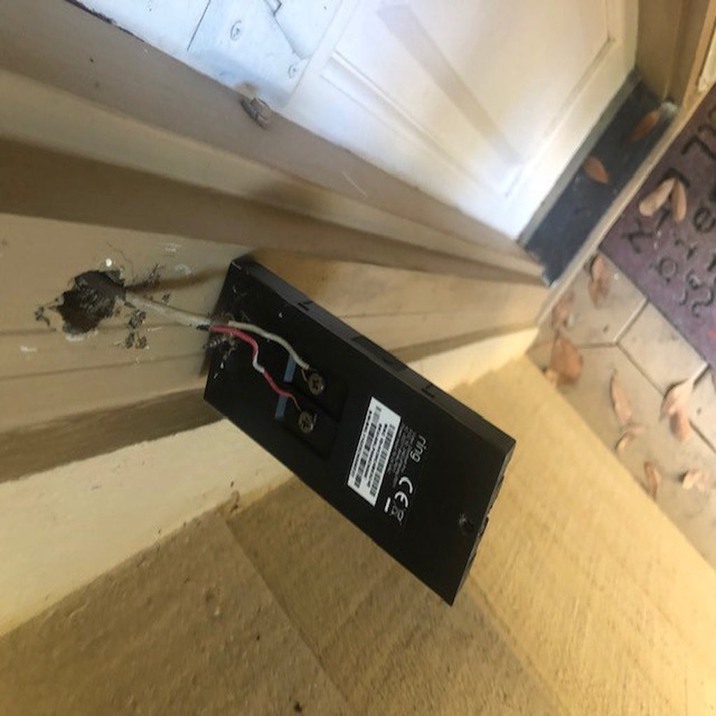 Uchwyt montażowy Ring Doorbell Pro do obramowania drzwi