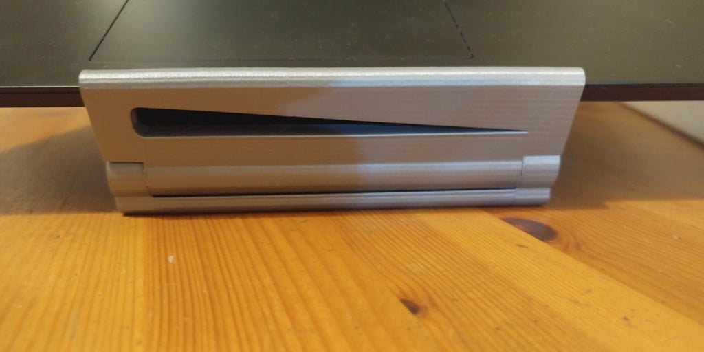 Składany stojak na laptopa, który jest drukowany na miejscu
