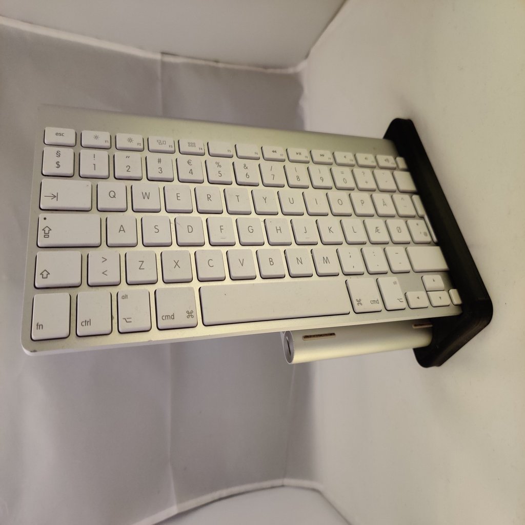 Podstawka pod gładzik i klawiaturę Apple