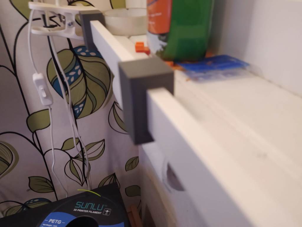 Uchwyt na ręczniki kuchenne do półki Ikea Mosslanda