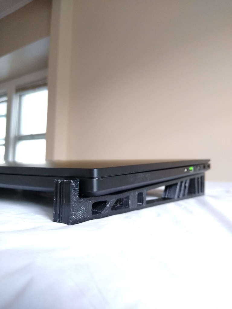 Podstawka pod laptopa z ulepszonym przepływem powietrza i ergonomią