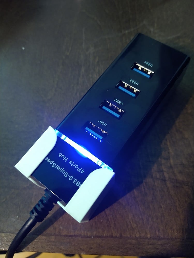 Montaż naścienny koncentratora USB