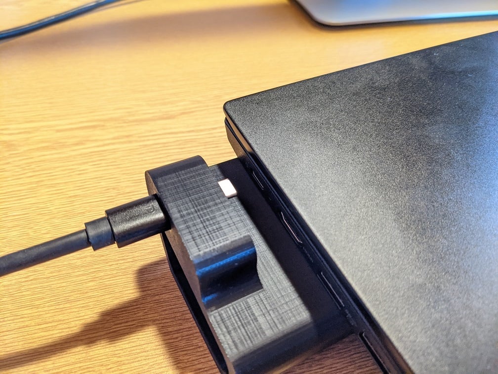 Lenovo Thinkpad E495 (E490) może współpracować ze stacją dokującą DELL WD15