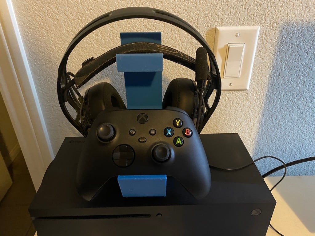 Kontroler Xbox i stojak na zestaw słuchawkowy