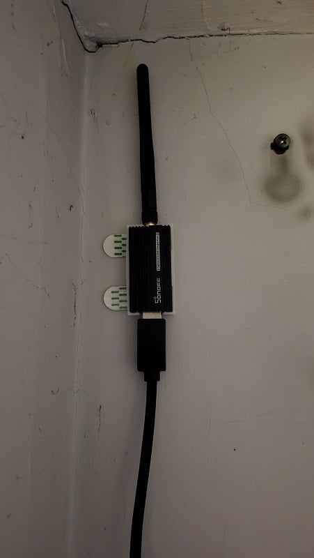 Prosty montaż na ścianie dla klucza USB SONOFF Zigbee 3.0 Plus-E