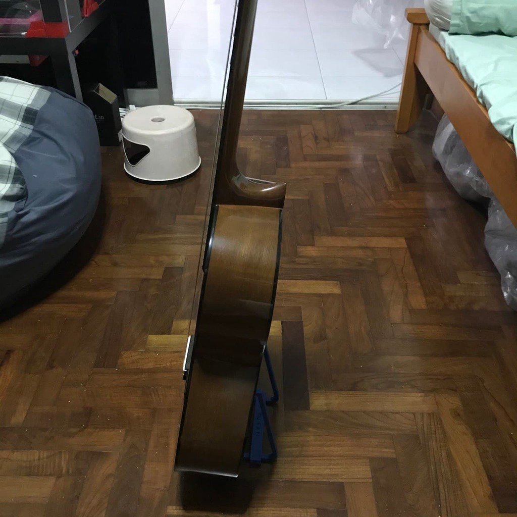 Składany stojak na gitarę