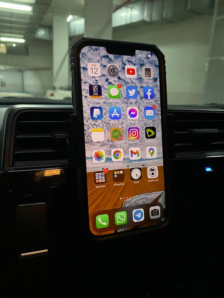 Uniwersalny uchwyt samochodowy na telefon iPhone 13 Pro Max